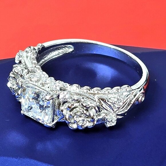 925 Sterling Silver Ring Sz 7 with D Colour Moissanite Gemstone - Picture 12 of 12